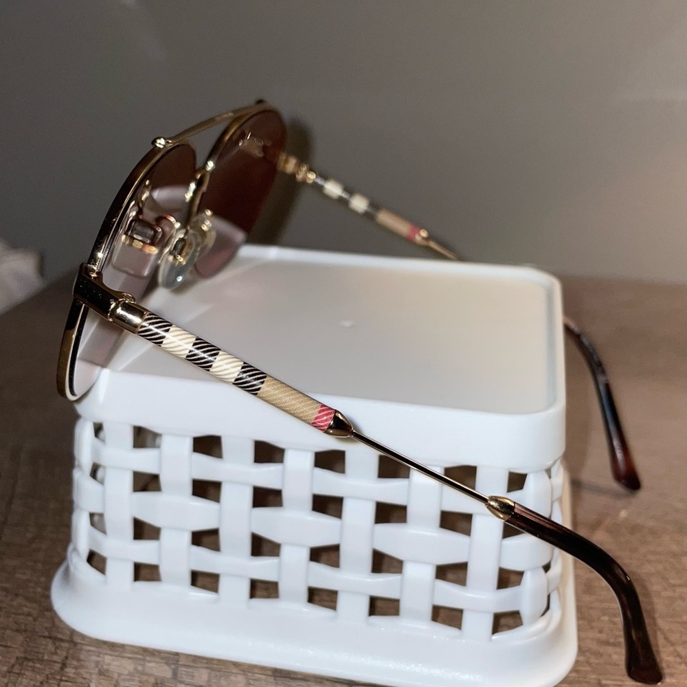 Burberry aviator sunglasses